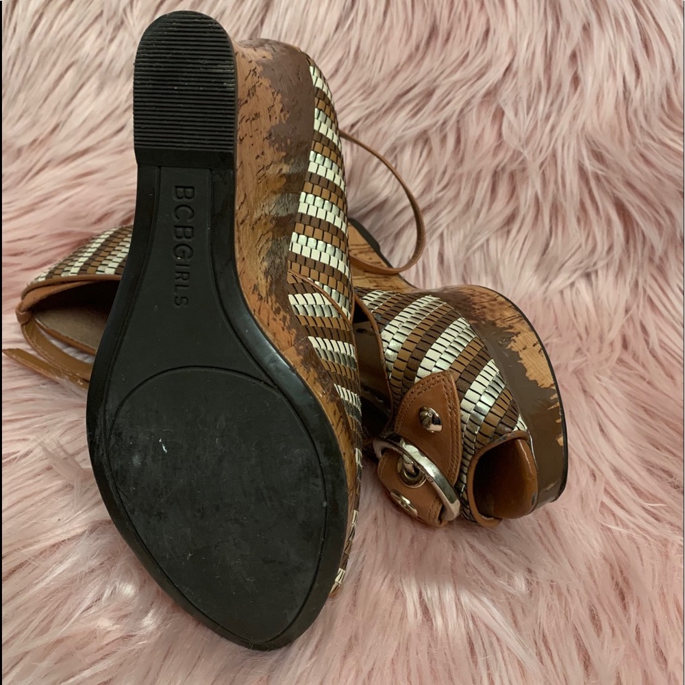 Woman’s BCBG wedges - Picture 6 of 8